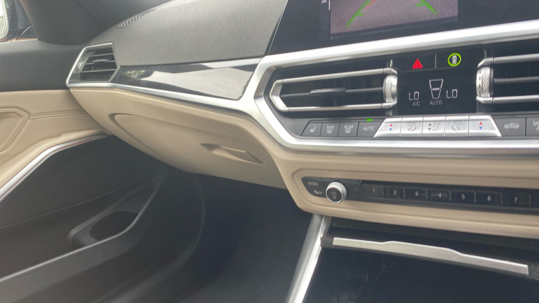 BMW 3 Series 320i xDrive M Sport 4dr Step Auto [Pro Pack] Petrol Saloon